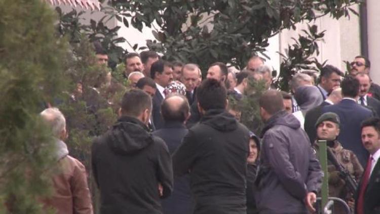Cumhurbaşkanı Erdoğan,  AK Parti İstanbul İl  Başkanlığını ziyaret etti