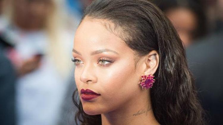 Rihannadan Snapchati boykot çağrısı