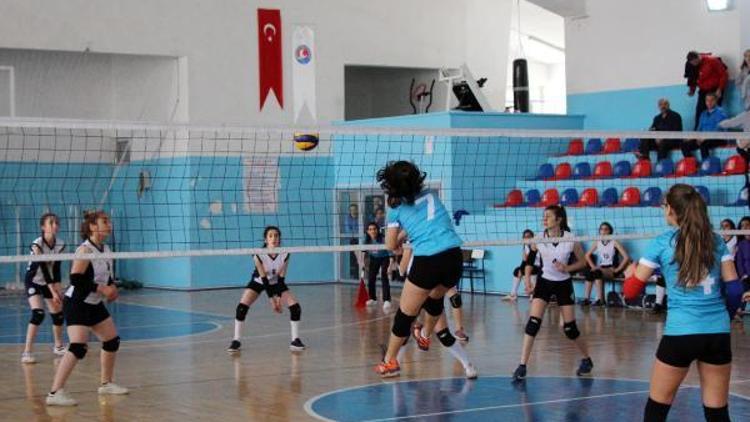 Voleybolda yarı finalistler belli oldu