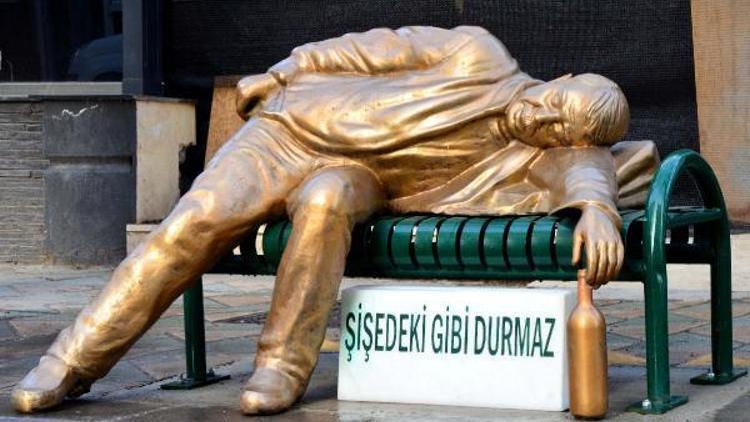 Eskişehir Belediyesinden sarhoş adam heykeli