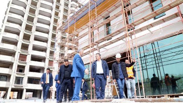 Başkan Çelik, Talas Sosyal Yaşam Merkezi inşaatında incelemelerde bulundu