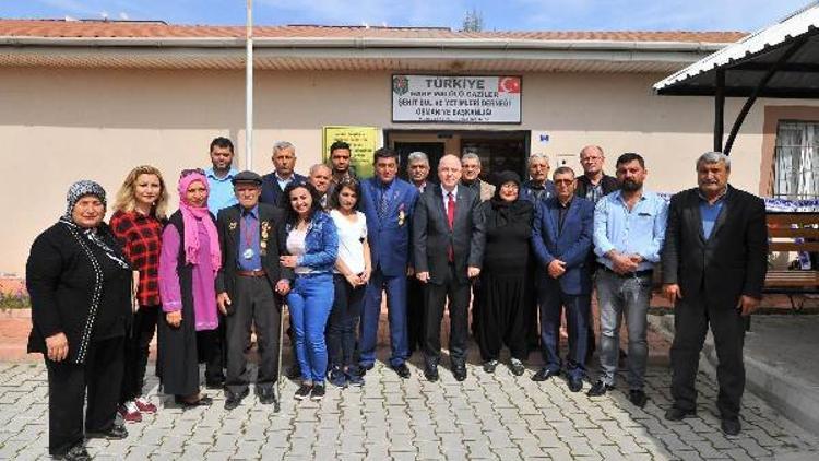 Vali Coşkun’dan Şehit Aileleri ve Gaziler Derneklerine ziyaret