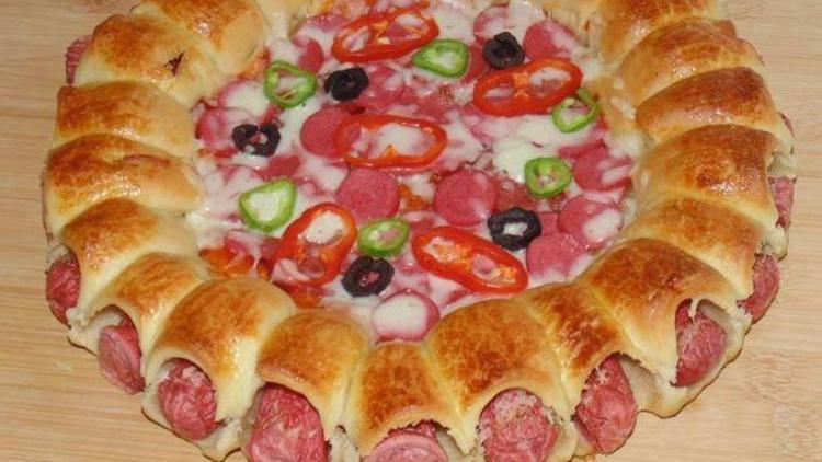 Sosis kenarlı pizza tarifi