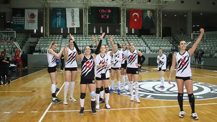 Beşiktaş evinde Halkbankı devirdi