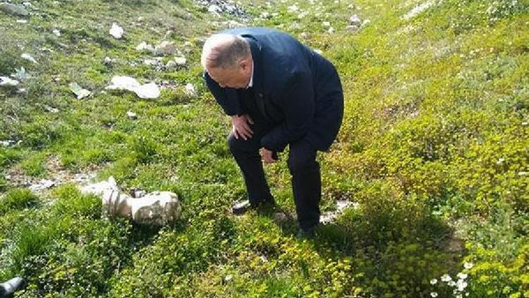 Hayvan otlatan çobanlar, kurutma kanalında Atatürk büstü buldu