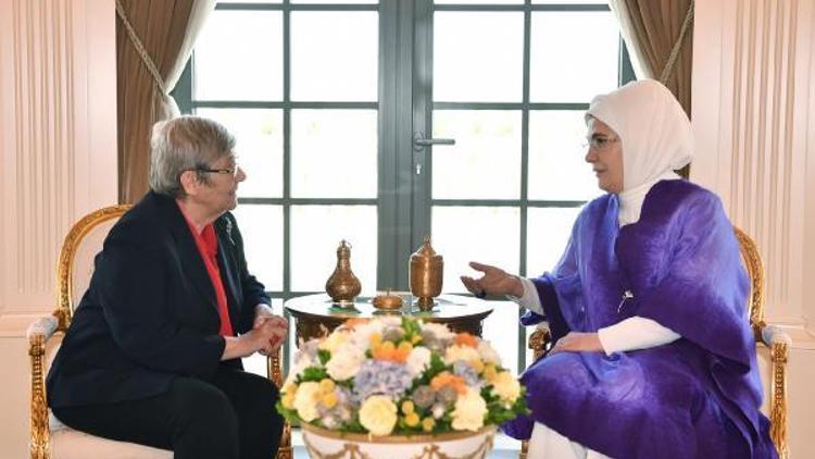 Emine Erdoğan, Canan Karatayı kabul etti.