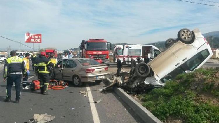 Manisadaki iki farklı trafik kazasında, 1i ağır 4 kişi yaralandı