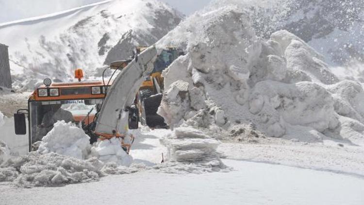 Nemrut’ta karla mücadele çalışması