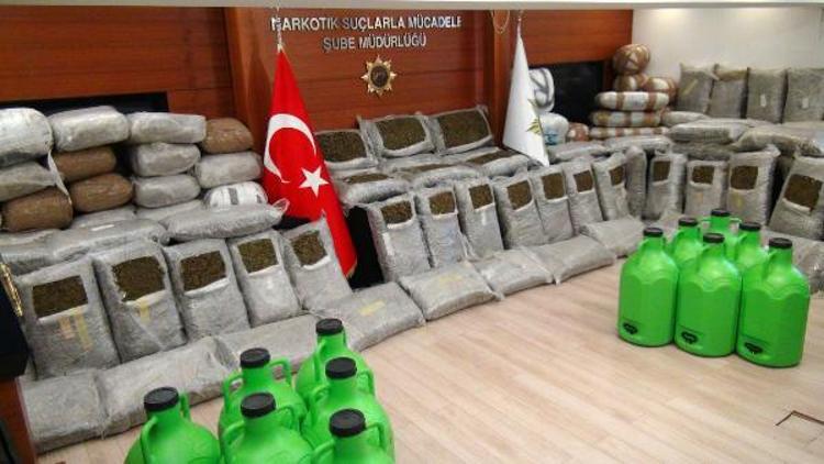 (Ek bilgi ve fotoğraflarla) - 1 ton 100 kilogram uyuşturucunun ele geçirildiği operasyon polis kamerasında