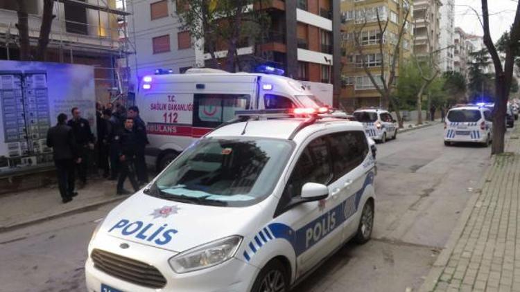 Kadıköyde polis kürekli saldırı: 3 polis yaralandı