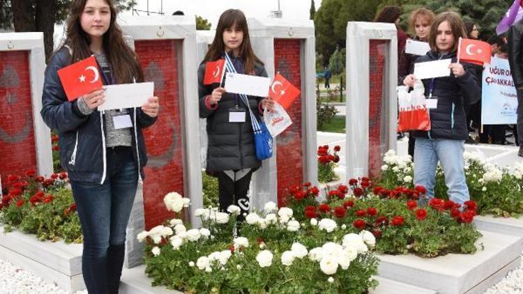 Çanakkale Zaferi için yazdıkları mektupları Şehitler Abidesine bıraktılar