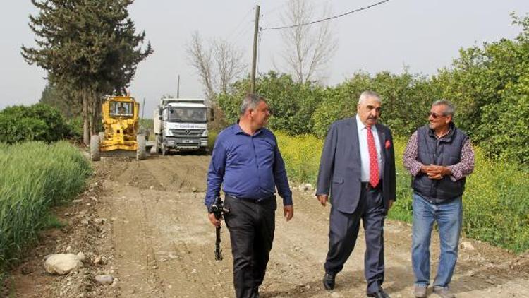 Başkan Öztürk Işıklı Köyündeki yol çalışmalarını denetledi