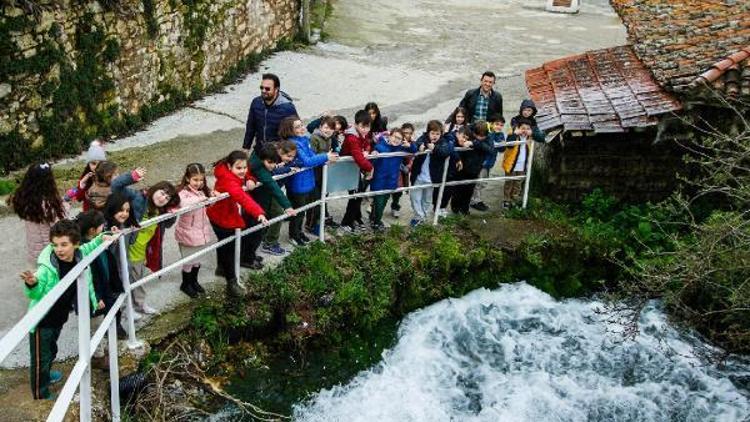 Doğa İlkokulu öğrencileri, suyu kaynağında gördü