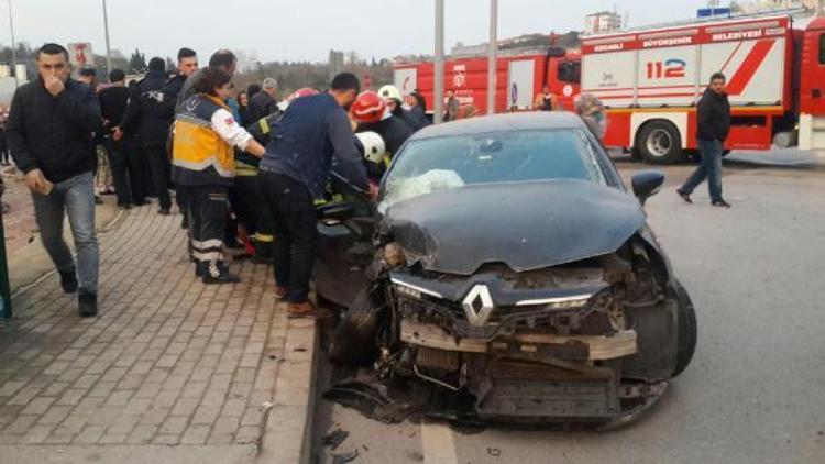 Gölcükte trafik kazası: 4 yaralı