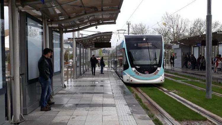 İzmirde Konak tramvayı yolculu seferlere başladı