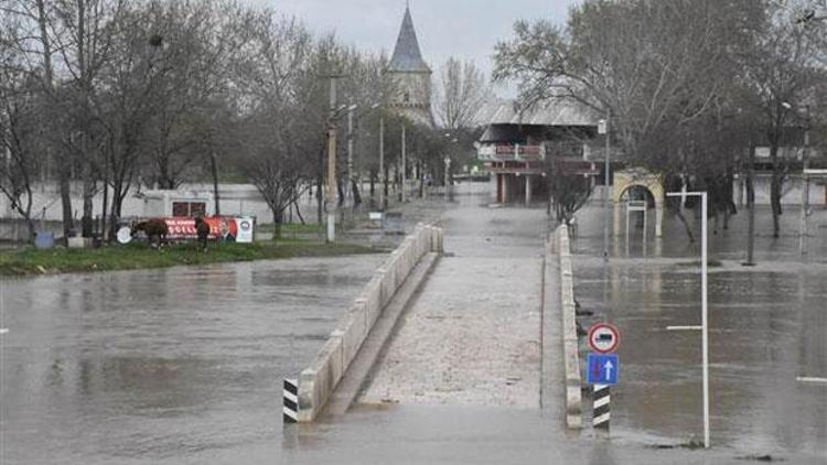 Tunca Nehri taştı... Kırkpınar Er Meydanı sular altında