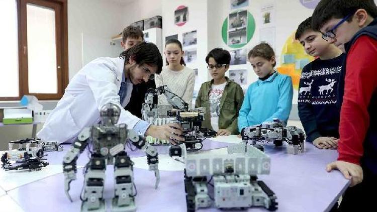 Öğrenciler sorun çözen 40 robot yaptı, Uluslararası Marmara Robot Yarışmasında üçüncülük aldı