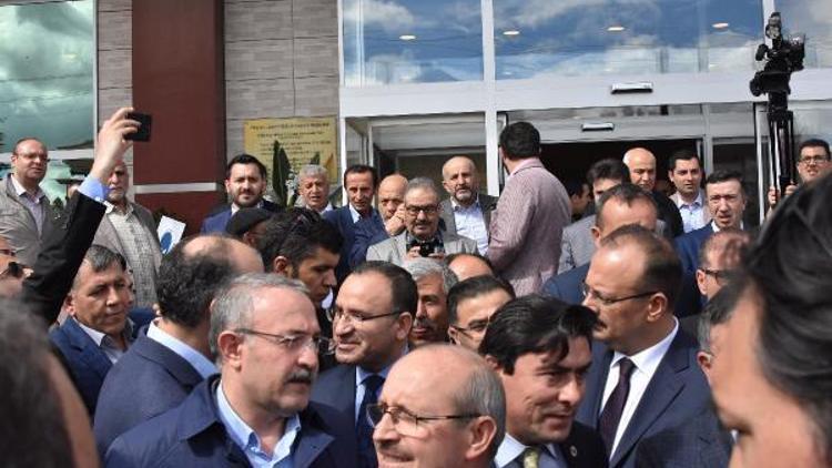 Bozdağ, Yılmaz ve Davutoğlu, AK Partili Sorgunun oğlunun düğününe katıldı