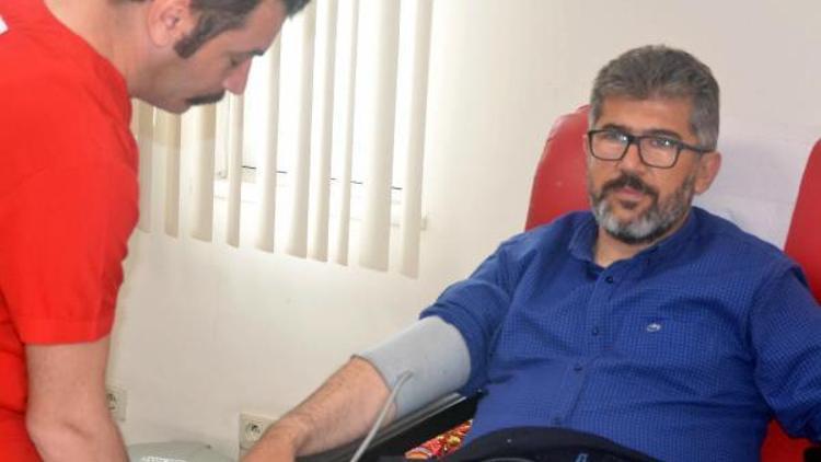 AK Partili Öztürk, kan bağışlayarak destek çağrısı yaptı