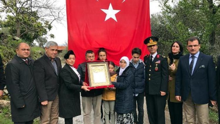 Şehit Uzman Onbaşı Demirin ailesine Şehadet Beratı verildi