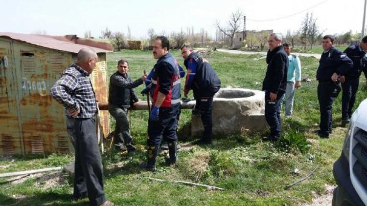 Kuyuya düşen koyunu AFAD kurtardı