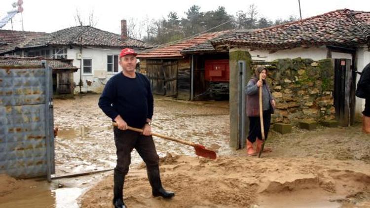 Edirnede aşırı yağışlar su baskınlarına neden oldu