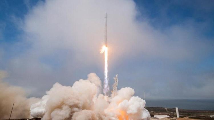 SpaceXin roketi atmosferi delmiş