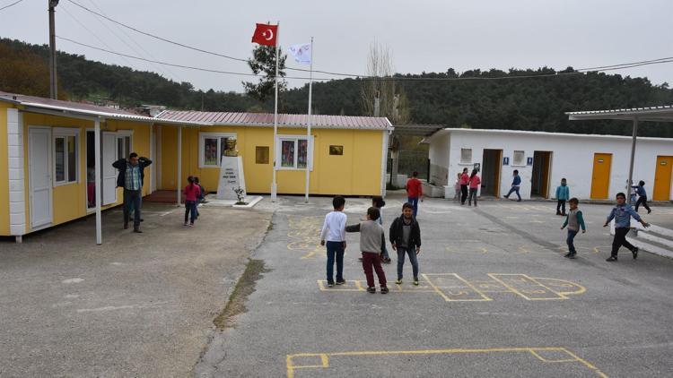 90 öğrenciye 40 metrekare konteyner sınıf