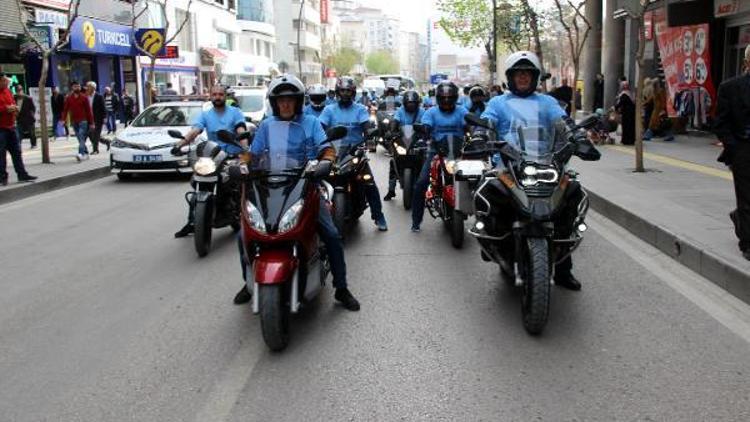 Kanser farkındalığı yürüyüşüne motosikletleriyle katıldılar