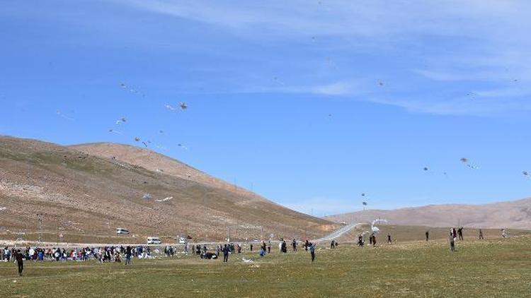 Çatakta uçurtma şenliği