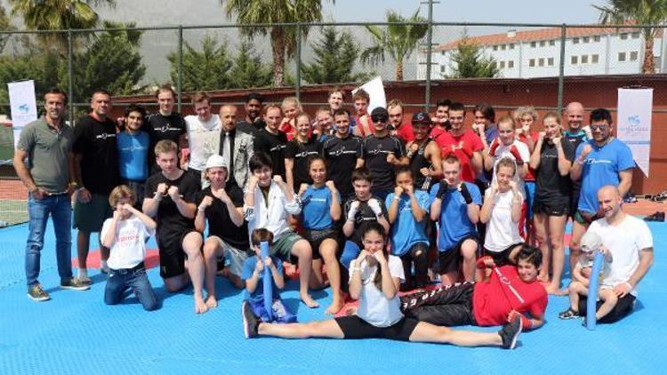 Norveçli kick boks sporcuları Kemerde kampta