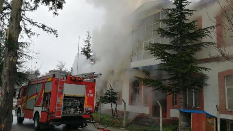 Atatürkün kaldığı Çoban Mektebi, alevlere teslim oldu