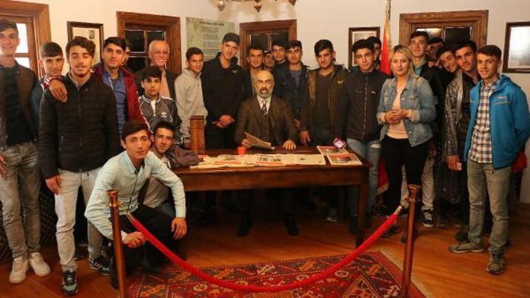 Bayramiçteki Mehmet Akif Ersoy Evi Müzesine ziyaretçi akını