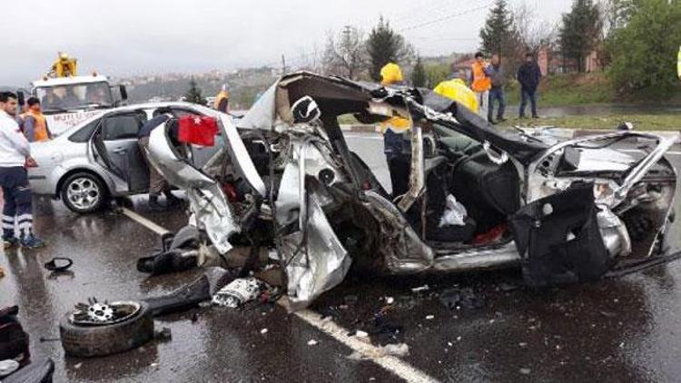 Refüjü aşan otomobil dehşet saçtı 3 ölü, 3 yaralı