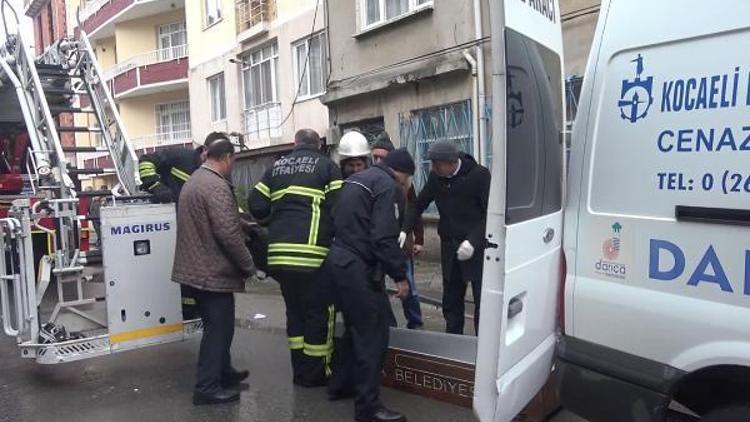 Çöp dolu evde çıkan yangında, anne ve kızı öldü