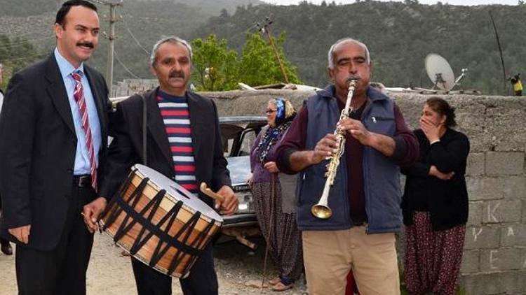 Bozyazı’da davullu klarnetli halk günü