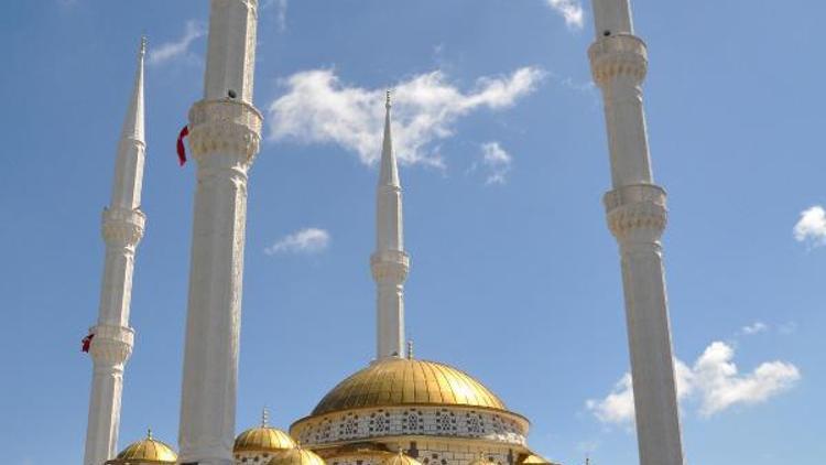 Reyhanlıda 4 minareli cami ibadete açıldı