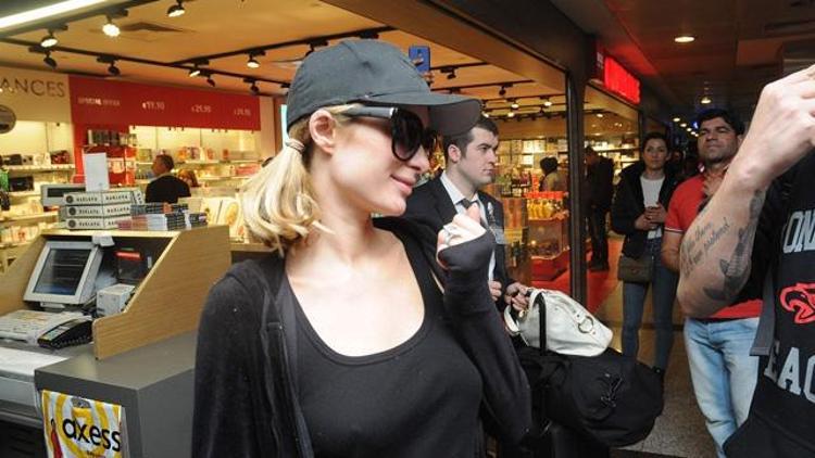Paris Hilton, İstanbuldan Ukraynaya 2 milyon dolarlık yüzükle gitti