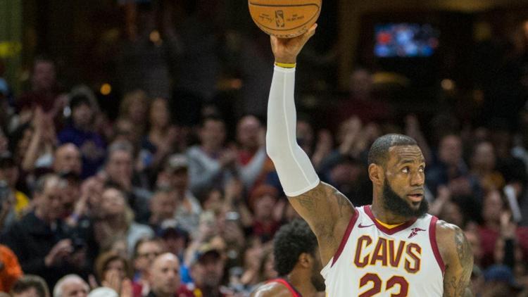 LeBron James, Michael Jordanın rekorunu kırdı