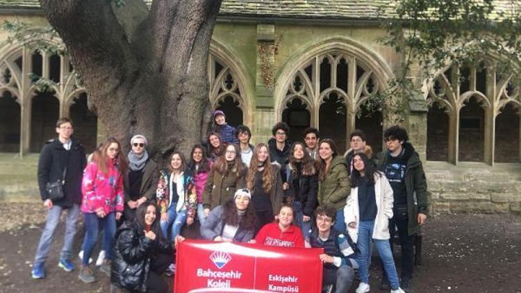 Bahçeşehir Koleji öğrencileri, porjelerini İngilterede sundu