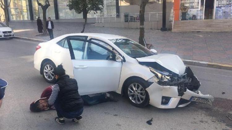 Ters yöne giren sürücü ve arkadaşı kaza yapınca bayıldı