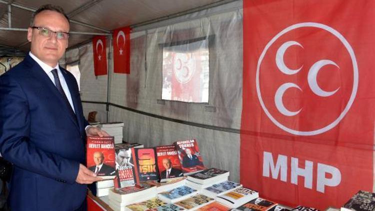 MHPden şehitler anısına kitap fuarı