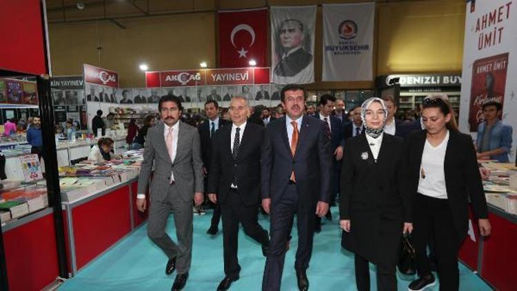 Bakan Zeybekci, Denizlide kitap fuarı açılışına katıldı