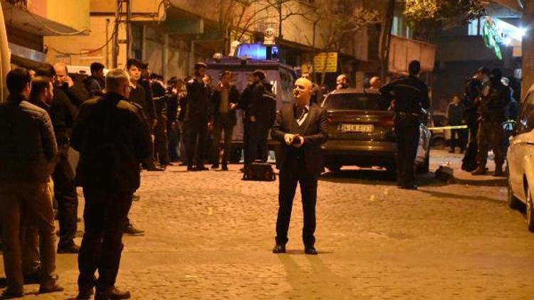 Ek fotoğraflar//Beyoğlunda kahvehaneye ateş açıldı: yaralılar var