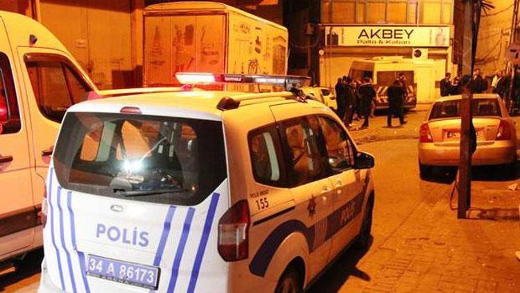 İstanbulda kahvehaneye silahlı saldırı: Yaralılar var