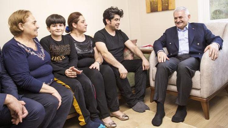 İzmirde CHP’li aileye Yıldırım sürprizi