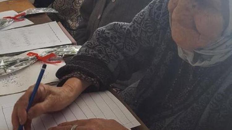 91 yaşında okuma yazma öğrendi