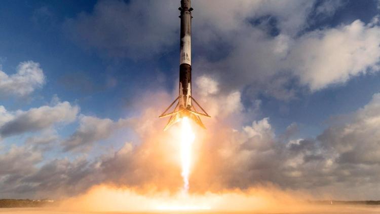 SpaceX daha önce kullandığı roketi ve kapsülüyle Uzaya 2,6 tonluk kargo gönderdi