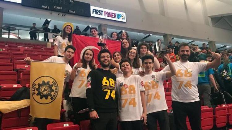 Türk öğrencilerin robotu ABDde 2 ödül kazandı