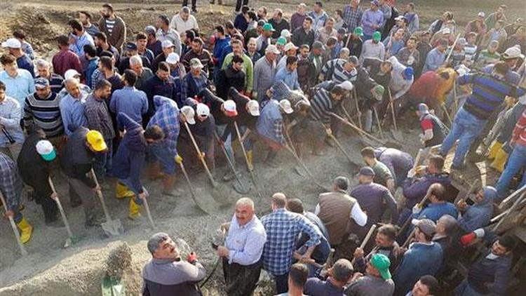 Yüzlerce köylü bir araya gelip böyle çalıştı